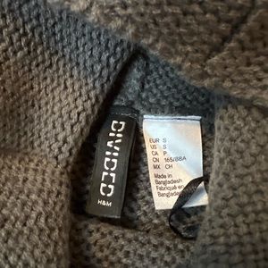 H & M sweater